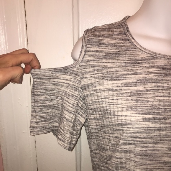 H&M • Ribbed Open Shoulder Top • M - Picture 4 of 6